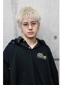 金髪スパイキーショートハイトーンカラー