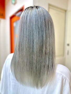 エターナルバイマティーナ(Eternal by MATINA) 【ホワイトシルバー/フェミニンロング】池袋美容室