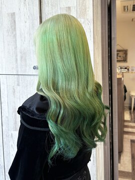 派手髪/グラデーションカラー/グリーン/推しカラー/特殊デザイン