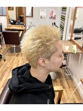 ブロンドスパイキーショート