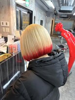コワファースト長崎シャンプーボーイ 2nd(COIFF1RST 長崎 SHAMPOO BOY)&nbsp;長崎ハイトーンボブ ホワイトブロンド 裾カラー