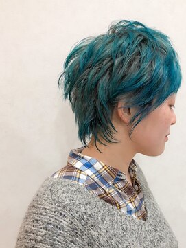 コジック ヘアアンドアイ(Cogic hair & eye) レイヤーショートくせ毛風アシンメトリーハイトーンターコイズ