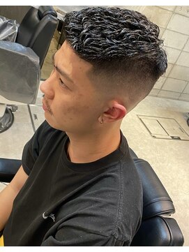 フランクスバーバーザスタンド(Frank’s barber the stand) 濡れパンハイスキンフェード　バーバースタイル