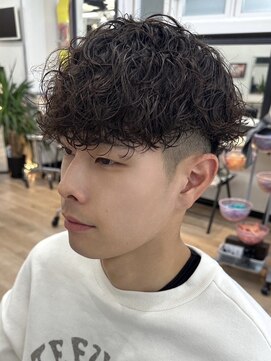 ウェイビーエフティフィフス 横浜西口(WAVEY ft.fifth) スペインカールラルフカールラフカール外国人風パーマ横浜西口