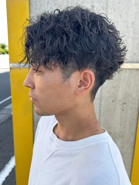 ニアウ 伊勢崎連取店(Niau) センターパートツイストパーマツイストスパイラルパーマ刈り上げ