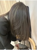 ハイライトグレージュ ロングヘア レイヤーカット