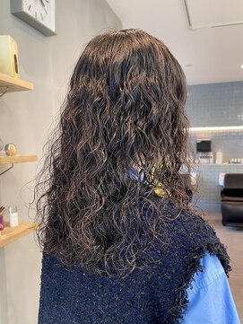 ナループロア ハチ(Nalu pu loa hachi) ハードパーマ/くるくるパーマ/パーマスタイル/黒髪パーマ