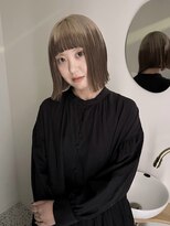 イェッカ(YECCA)&nbsp;ベージュからブラウンのルーツカラー（ブリーチ２回）