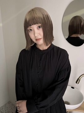 イェッカ(YECCA) ベージュからブラウンのルーツカラー(ブリーチ2回)