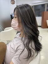 クラン 岡本(Chlan) たっぷりハイライトで楽しむカラー