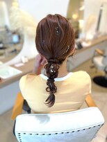 シー(she.)&nbsp;編みおろしヘア　金箔アレンジ　結婚式ヘア