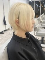 ダブルトーキョー シブヤ(W-TOKYO SHIBUYA)&nbsp;ショートウルフカットハイトーンブリーチブロンドカラーリタッチ