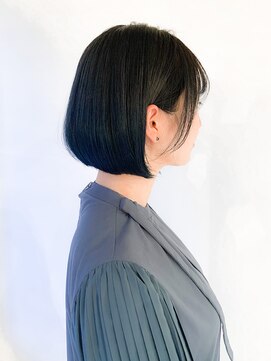 ネイヴィル オモテサンドウ(navile omotesando) 【yuka】ダークブルーアッシュ×前下がりボブ