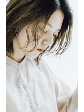 ダブル(W) シースルーバングでオシャレ度アップ　ショコラベージュカラー