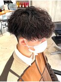 波巻きツイストスパイラルパーマ刈り上げマッシュセンターパート