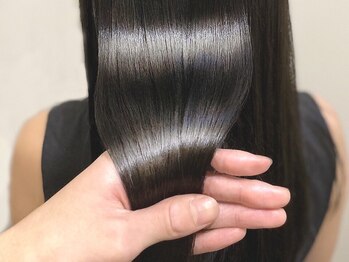 エイチエムヘアーホーム 池袋2号店(H M hair home)の写真/髪のダメージを修復！ULTOWAのトリートメントで、髪本来のツヤと輝きを取り戻し指通り滑らかな仕上がりに