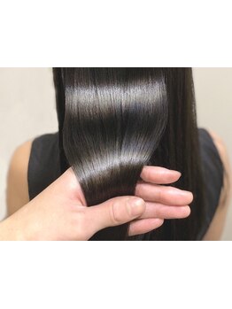 髪のダメージを修復！ULTOWAのトリートメントで、髪本来のツヤと輝きを取り戻し指通り滑らかな仕上がりに