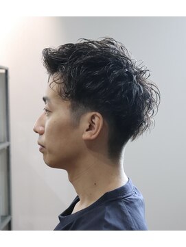 ウィスカーヘアー(whisker hair) アップバングパーマスタイル
