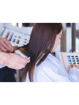 頭皮や髪のダメージが気になる方にオススメ◎低価格でも技術に妥協なし！グレイカラーもしっかり染まる♪