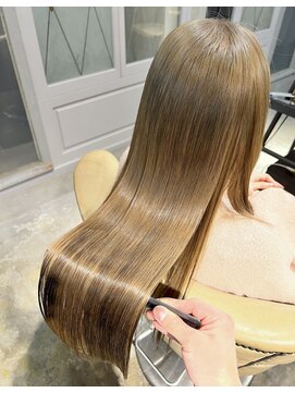 エマ(emma) 〈艶感カラー×美髪×ハイトーンベージュ〉