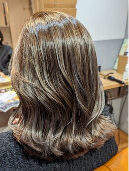 オリバ ヘアー(OLIBA HAIR)の写真/1人1人に合わせた髪色で、お悩みをカバーしながらおしゃれを楽しむ♪グレイカラ―初めての方にもおすすめ