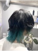 エメラルドグリーンのインナーカラー/ウルフカット