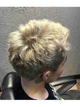 オッジヘアー(Oggi Hair) ブロンドスパイキーショート10月
