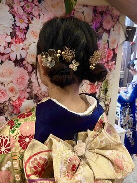 ヘアメイクアンドスパ エステ カエル(Hair make&SPA Kaeru) 成人式☆ツインお団子アップ♪