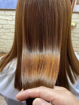 ユーガ(YU-GA)の写真/気になる白髪もしっかり染まり、ダメージを修復カラーで艶髪に♪頭皮にも優しく、理想の色味を実現！