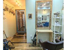 天然100％ヘナ　SAKURa Hair 【サクラヘアー】の雰囲気（セット面）