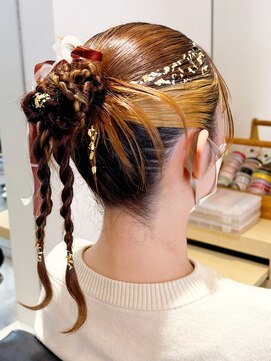 フォーエス(4S) ねじねじカチモリ　～結婚式お呼ばれヘアアレンジ～