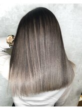 根元が伸びても気にならない『バレイヤージュ』はブリーチなのにメンテナンスが楽♪