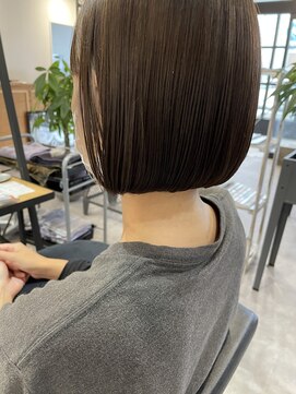 ナンバー(number+) 20代30代40代小顔切りっぱなし大人ボブ