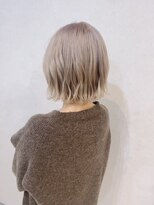 フランチェスカドットボブ(francesca.bob)&nbsp;ホワイトミルクティー×顎下3cmボブ【渡辺俊弥】梅田
