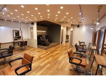 Agu hair douce 小針店【アグ ヘアー ドゥース】