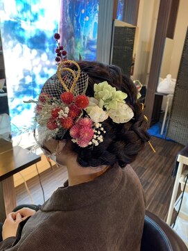 エフプロモーションフローラ(FLORA) 編み込み入りのシニヨンスタイル