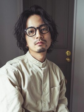 ログ オモテサンドウ(L.O.G OMOTESANDO) 波巻きパーマセンターパート