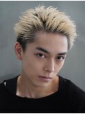 スパイキーショート短髪ハイトーンブリーチツーブロック刈り上げ