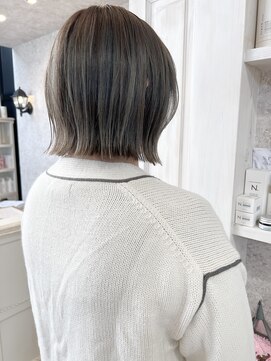 キャアリー(Caary) 福山市美容室Caary高発色透明感グレージュカラーぱつんとボブ