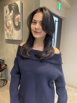 ブルックス レイヤーカット　暗髪　ラベンダーグレージュ 流し前髪