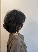 くせ毛を活かすふんわりカーリーボブ