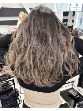 アライブ キチジョウジ(ALIVE Kichijoji) ALIVE吉祥寺 バレイヤージュアッシュブラウンベージュ外ハネボブ