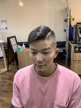 理容ドラゴン スキンフェード