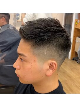 クオンヒール 淀屋橋店(QUON HEAL) スペインカール/スパイキーショート/フェザーパーマ/フェード