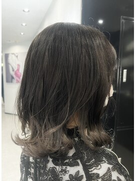 ウィクシー(wixy) 透明感のあるダークグレージュ　【臼井】