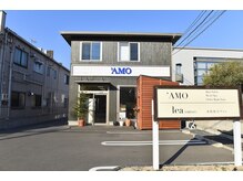伊予銀行さん隣。青文字で『’AMO』が目印！