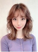 大人ミディアム外ハネ韓国くびれヘア透明感フェザーバング表参道