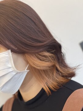 シュカブラ スパングル(Skovla Spangle) ミディアム/インナーカラー/オレンジ/顔まわりカット