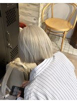 ヲタク(wotaku.)&nbsp;シルバーカラーホワイトカラーハイトーンボブミニボブブリーチ