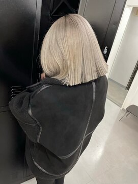 キング 高槻(K!ng) 【枚方、高槻、梅田】ホワイトベージュ